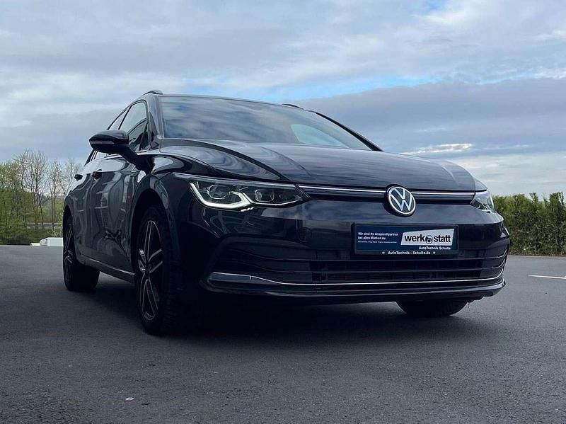 Gebraucht VW Golf VIII Style 150 PS (110 kW) 2020 Deep black perleffekt Kombi