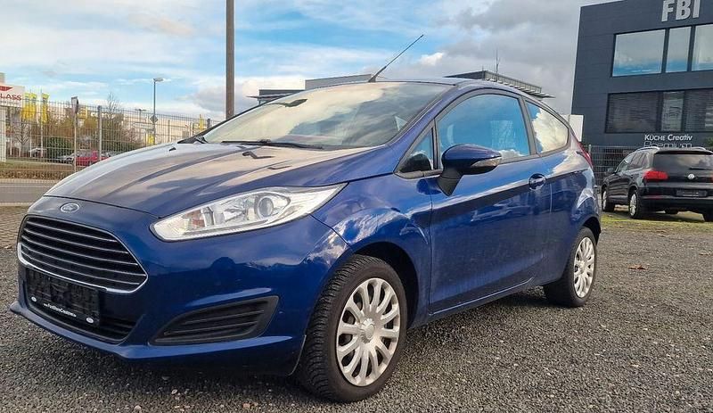 Blau Gebraucht 2016 Ford Fiesta Trend Limousine | 5.600 € (Fairer Preis) - Bild 1/4