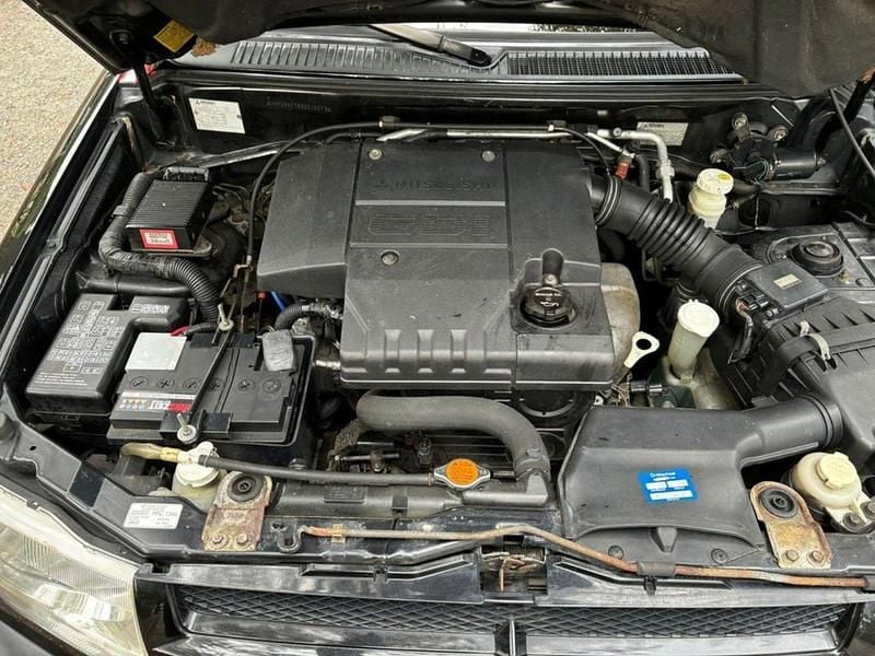 Schwarz Gebraucht 2003 Mitsubishi Pajero SUV | 3.950 € (Fairer Preis) - Bild 1/4