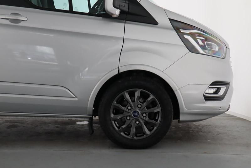 Gebraucht Ford Tourneo Titanium X 150 PS (110 kW) 2023 Polarsilber metallic Van / Kleinbus