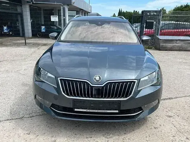 Gebraucht Skoda Superb Style 150 PS (110 kW) 2017 Grau Kombi