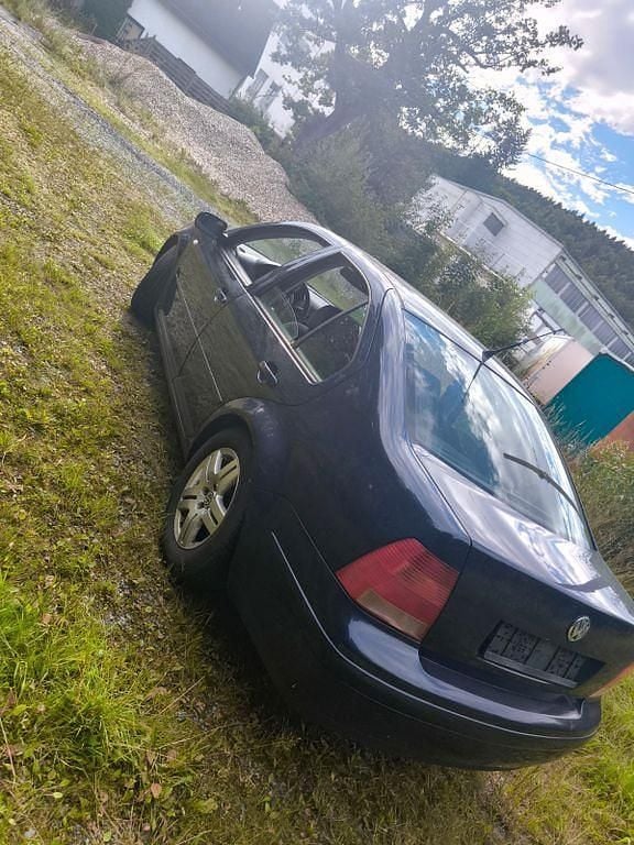 Gebraucht VW Bora Basis 101 PS (74 kW) 1999 Blau Limousine