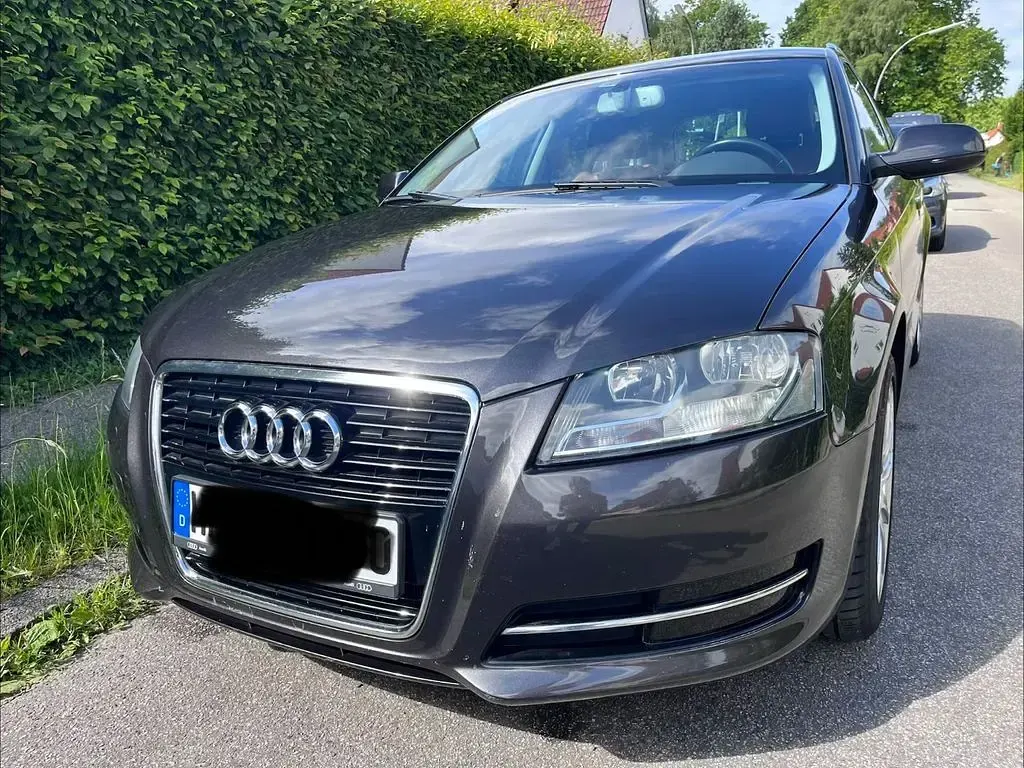 Gebraucht Audi A3 Ambiente 105 PS (77 kW) 2012 Grau Limousine