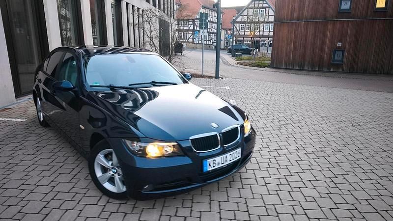Gebraucht BMW 320 150 PS (110 kW) 2006 Blau Limousine