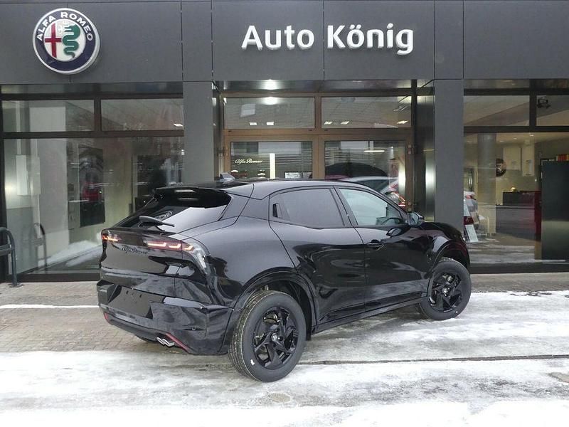 Neu Alfa Romeo Junior Sprint 145 PS (106 kW) 2026 Schwarz SUV