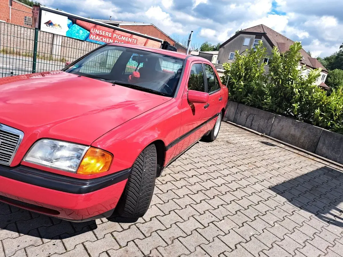 Gebraucht Mercedes C180 122 PS (89 kW) 1995 Rot Limousine