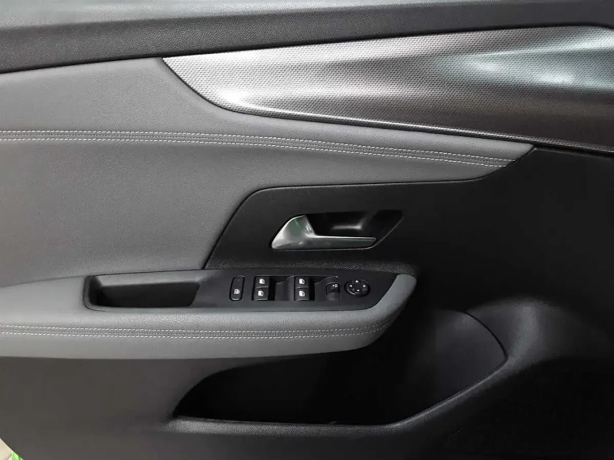 Gebraucht Opel Mokka-e Elegance 100 kW (136 PS) 2023 Ikone grün metallic SUV