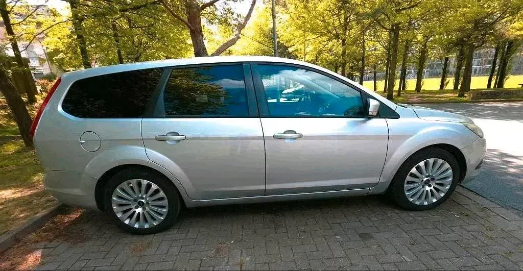 Gebraucht Ford Focus Titanium 2010 Grau Kombi
