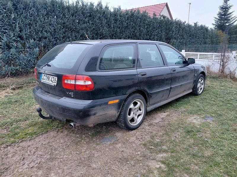 Gebraucht Volvo V40 122 PS (89 kW) 2003 Schwarz Kombi