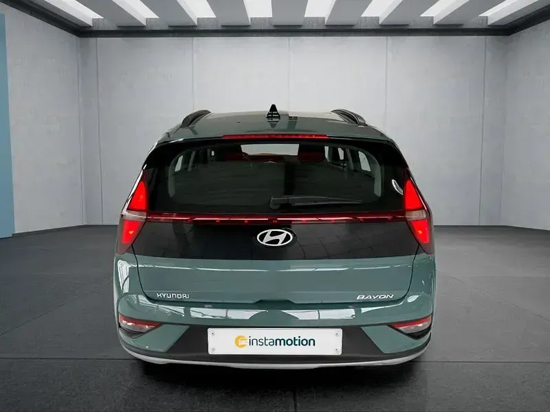Neu Hyundai Bayon 101 PS (74 kW) 2025 Grün SUV