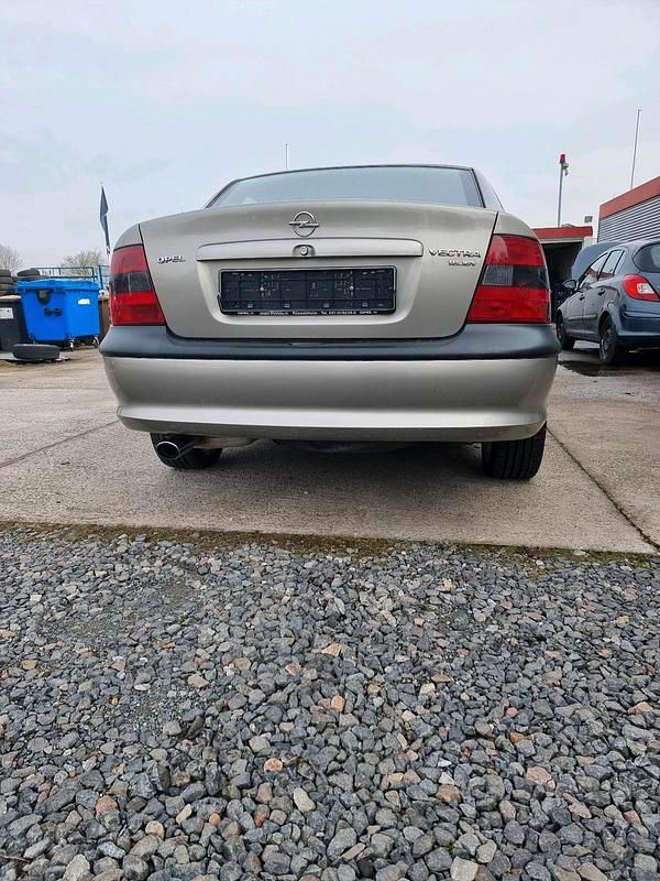 Gebraucht Opel Vectra 115 PS (84 kW) 1997 Limousine