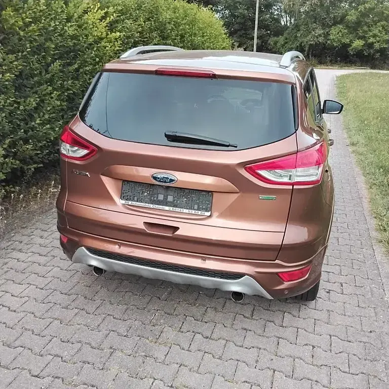 Gebraucht Ford Kuga Individual 182 PS (133 kW) 2014 Braun SUV