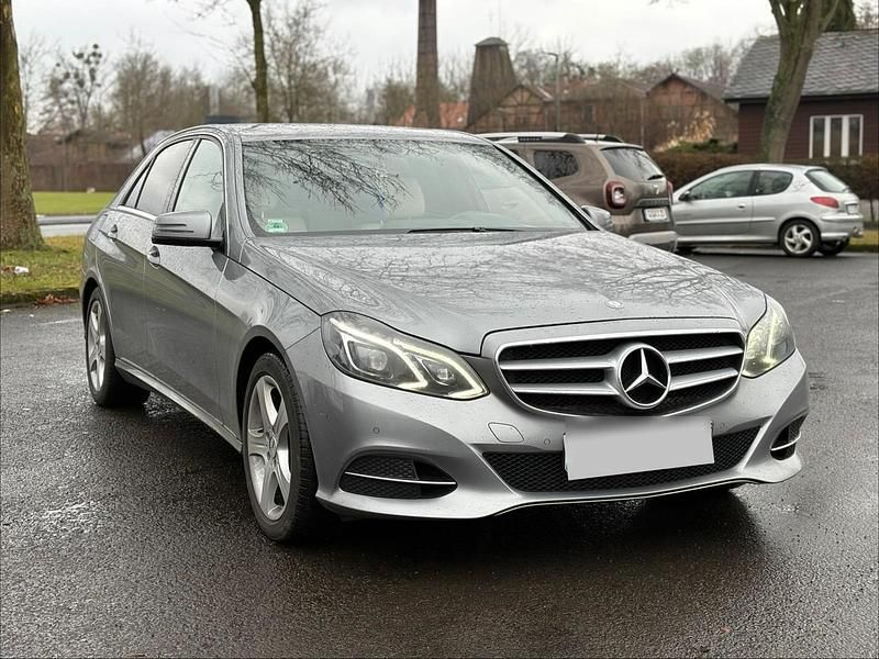 Gebraucht Mercedes E220 Avantgarde 170 PS (125 kW) 2013 Grau Limousine