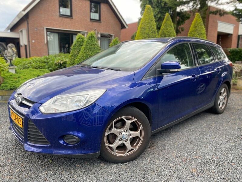 Gebraucht Ford Focus 101 PS (74 kW) 2014 Blau Limousine