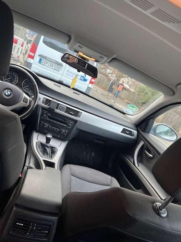 Gebraucht BMW 320 163 PS (119 kW) 2006 Silber Kombi