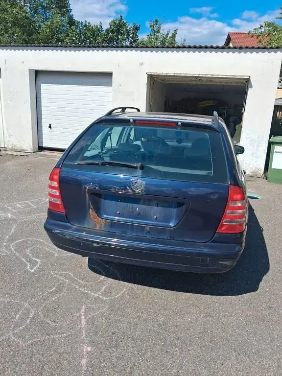 Gebraucht Mercedes C180 Classic 129 PS (94 kW) 2001 Blau Limousine