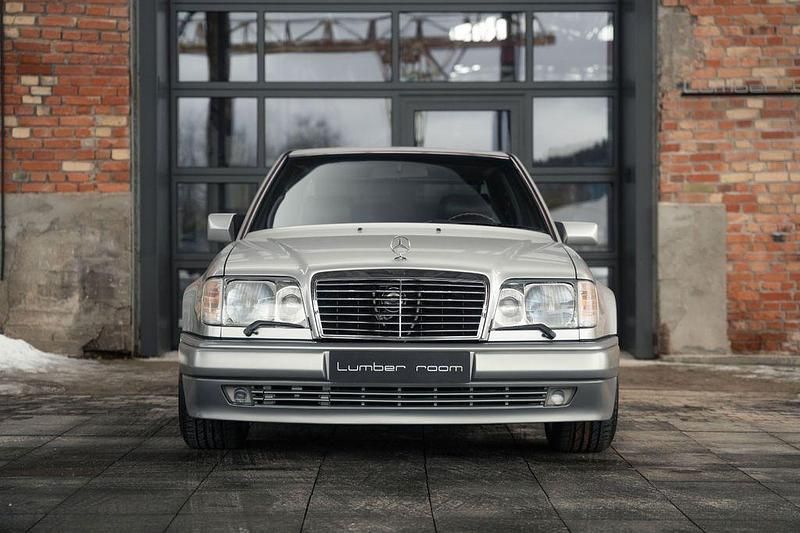 Gebraucht Mercedes E500 322 PS (236 kW) 1991 Silber Limousine