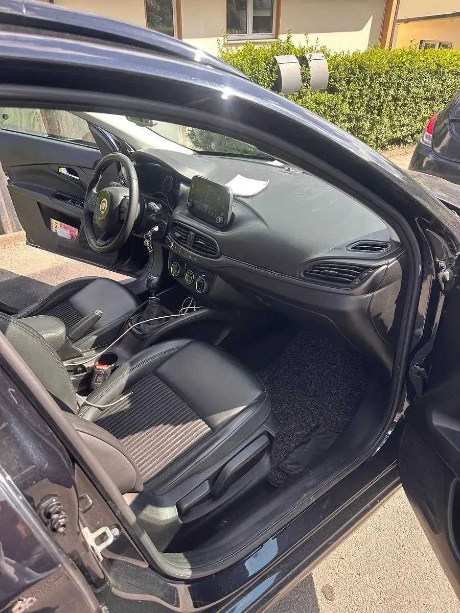 Usado Fiat Tipo S 120 CV (88 kW) 2018 Negro Familiar