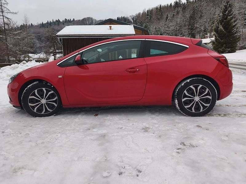Gebraucht Opel Astra GTC S 140 PS (102 kW) 2012 Rot Limousine