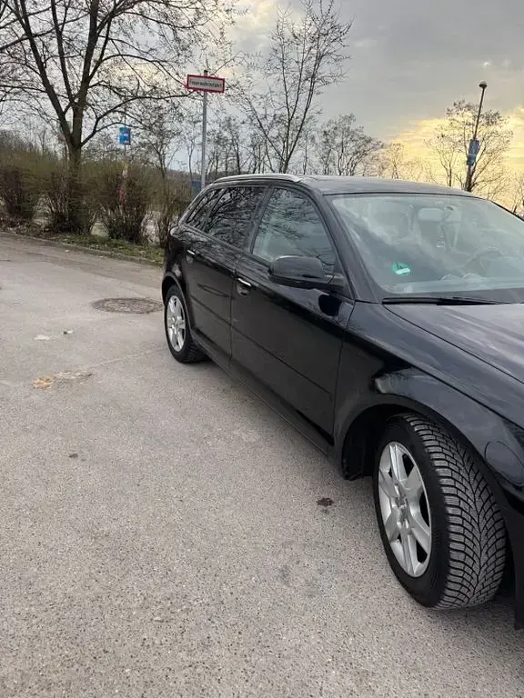 Gebraucht Audi A3 Attraction 105 PS (77 kW) 2011 Schwarz Kleinwagen