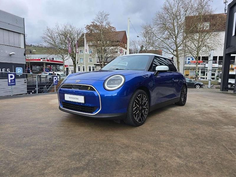 Gebraucht Mini Cooper SE 160 kW (218 PS) 2024 Blazing blue Kleinwagen