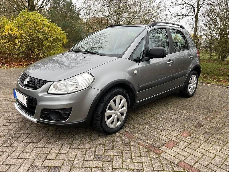 Grau Gebraucht 2011 Suzuki SX4 SUV | 5.999 € (Teuer) - Bild 1/4