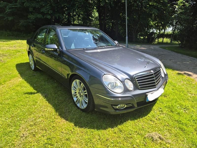 Grau Gebraucht 2008 Mercedes E280 Sport Limousine | 5.599 € (Fairer Preis) - Bild 1/4