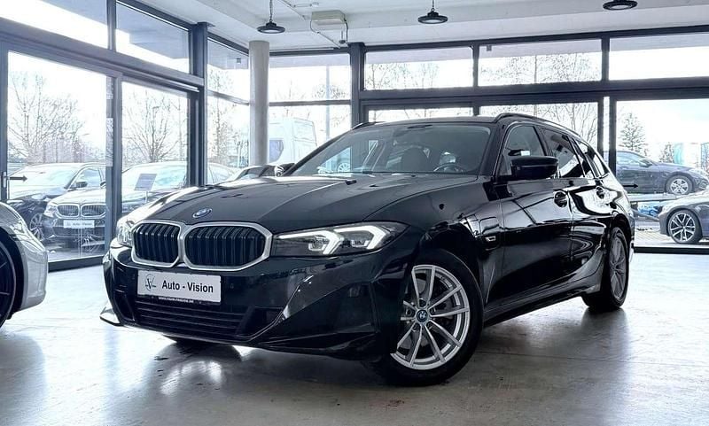 Gebraucht BMW 320e Shadowline 204 PS (150 kW) 2022 Schwarz Kombi