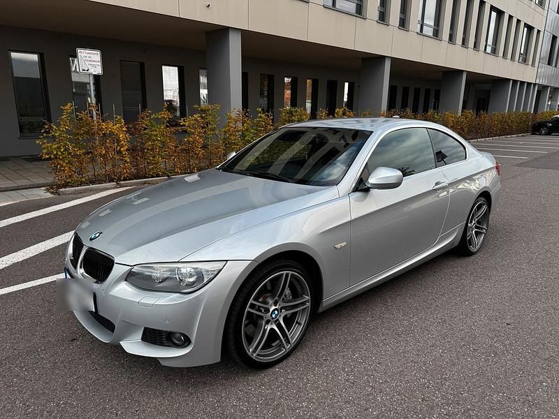 Silber Gebraucht 2010 BMW 335 M Sport Coupé | 16.990 € (Fairer Preis) - Bild 1/4