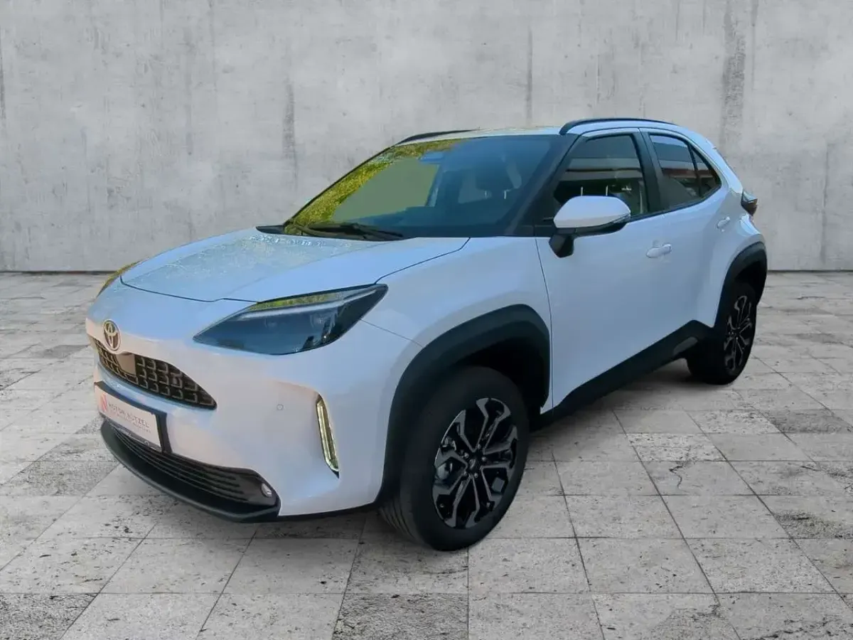 Neu Toyota Yaris Cross 131 PS (96 kW) 2026 Weiß SUV