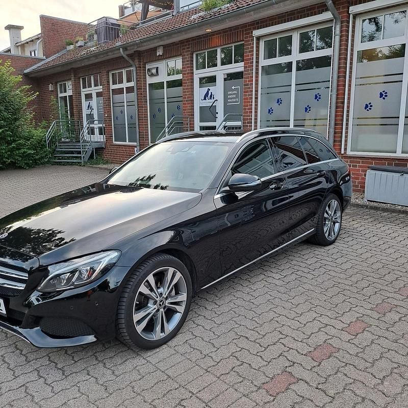 Schwarz Gebraucht 2018 Mercedes C250 Avantgarde Kombi | 16.500 € (Guter Preis) - Bild 1/4