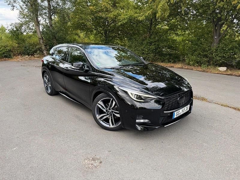 Gebraucht Infiniti Q30 Sport Tech 156 PS (114 kW) 2017 Schwarz Limousine