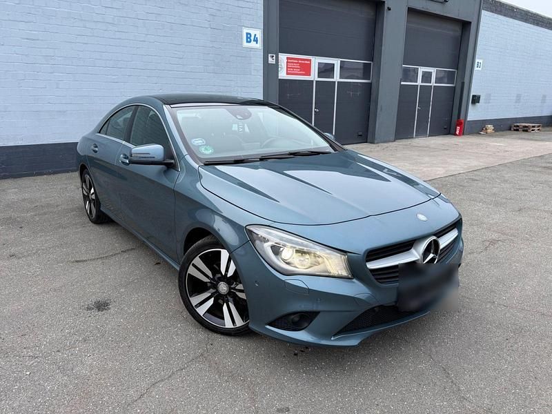 Gebraucht Mercedes CLA200 185 PS (136 kW) 2013 Blau Coupé