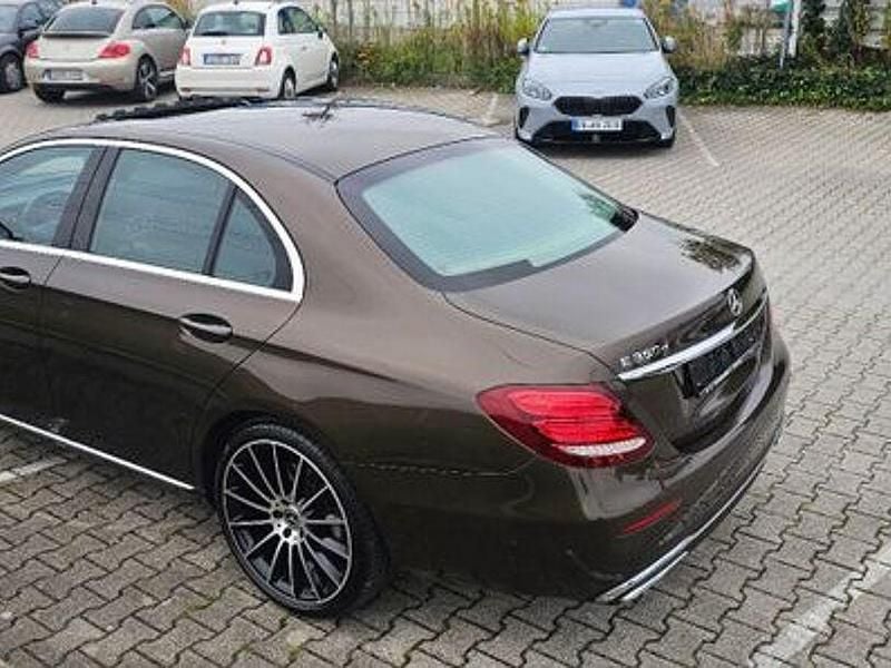 Gebraucht Mercedes E350 Avantgarde 258 PS (189 kW) 2017 Braun Limousine