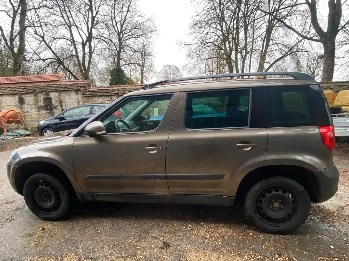 Gebraucht Skoda Yeti 105 PS (77 kW) 2011 Gold SUV