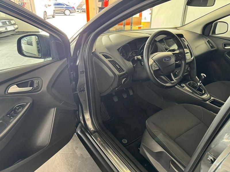 Gebraucht Ford Focus Cool & Connect 125 PS (91 kW) 2018 Grau Kombi