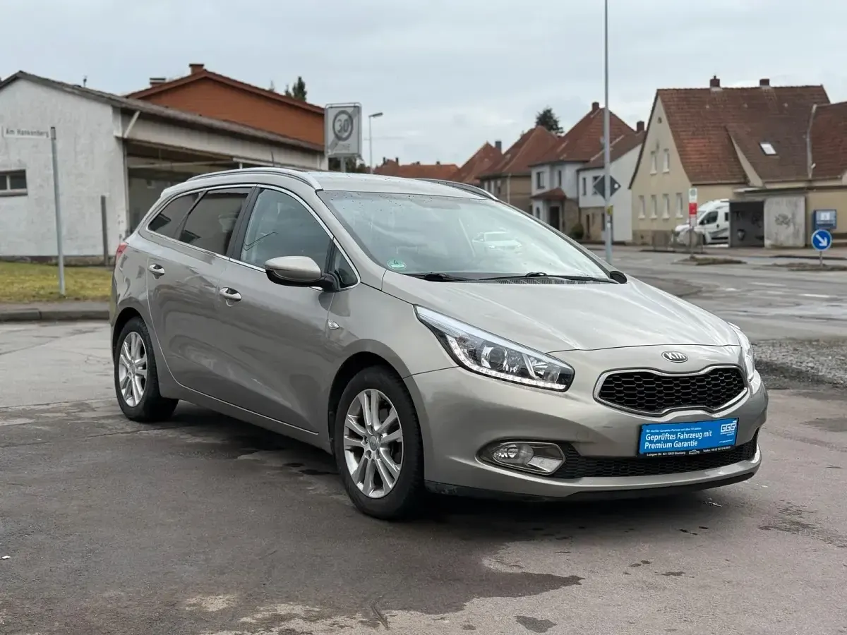 Gebraucht Kia Ceed 135 PS (99 kW) 2013 Grau Kleinwagen