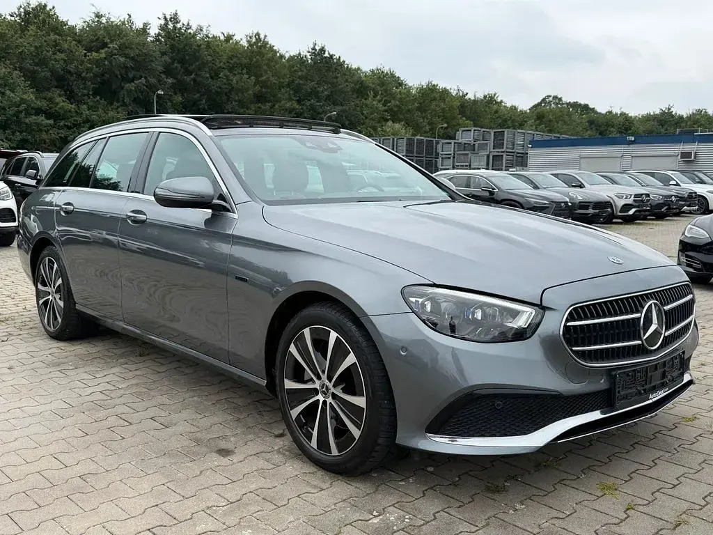 Gebraucht Mercedes E300 Avantgarde 320 PS (235 kW) 2021 Grau Limousine