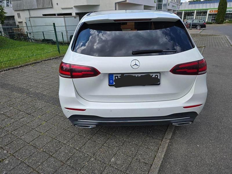 Gebraucht Mercedes B180 116 PS (85 kW) 2019 Weiß Van / Kleinbus
