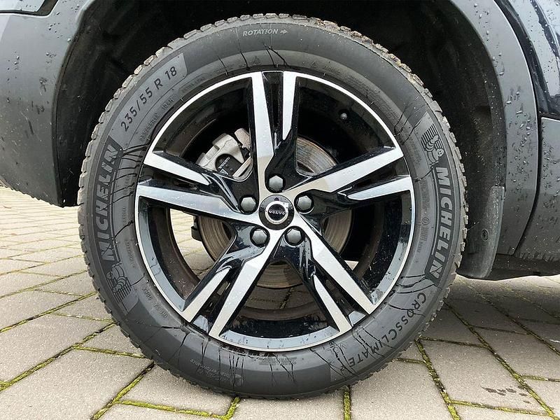 Gebraucht Volvo XC40 Plus 163 PS (119 kW) 2024 Onyx schwarz SUV