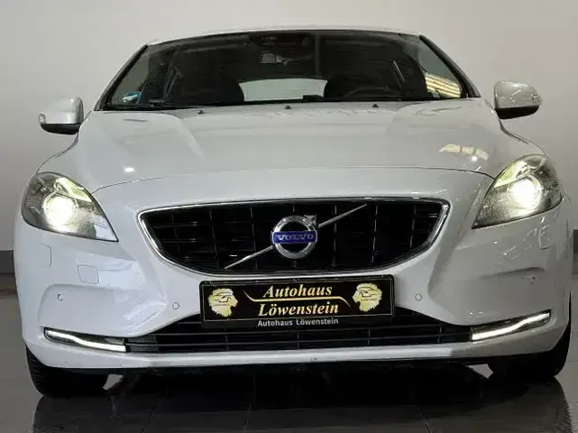 Gebraucht Volvo V40 Kinetic 120 PS (88 kW) 2016 Weiß Limousine