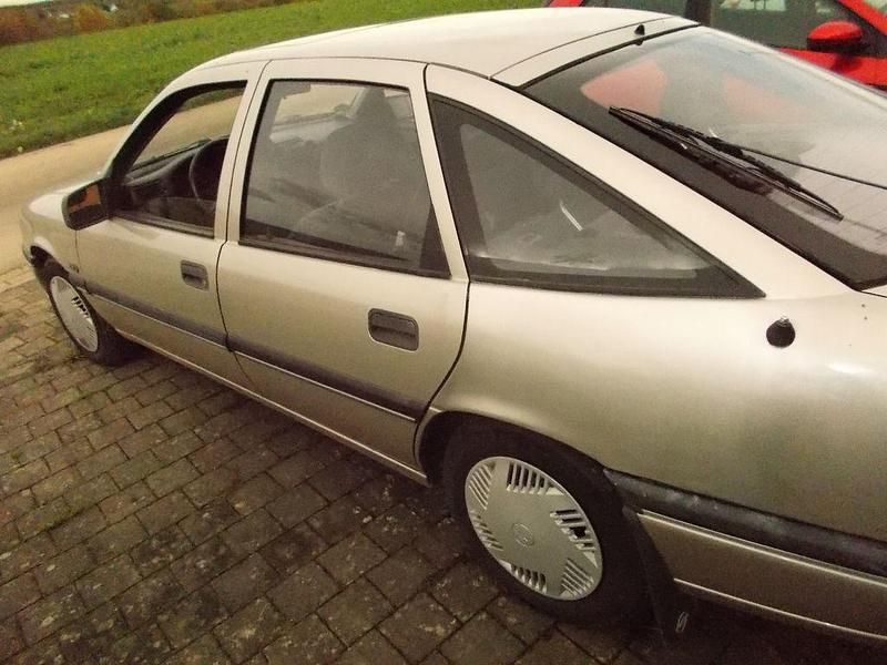 Gebraucht Opel Vectra 90 PS (66 kW) 1992 Limousine
