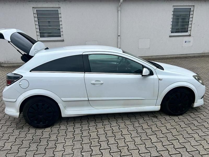 Gebraucht Opel Astra GTC 116 PS (85 kW) 2009 Weiß Coupé