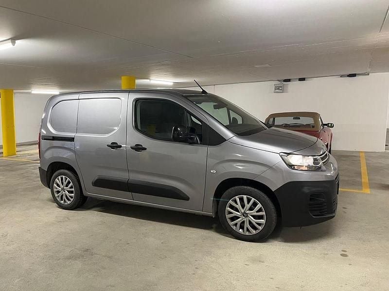 Grau Gebraucht 2023 Citroën Berlingo Van / Kleinbus | 14.900 € (Superpreis) - Bild 1/4