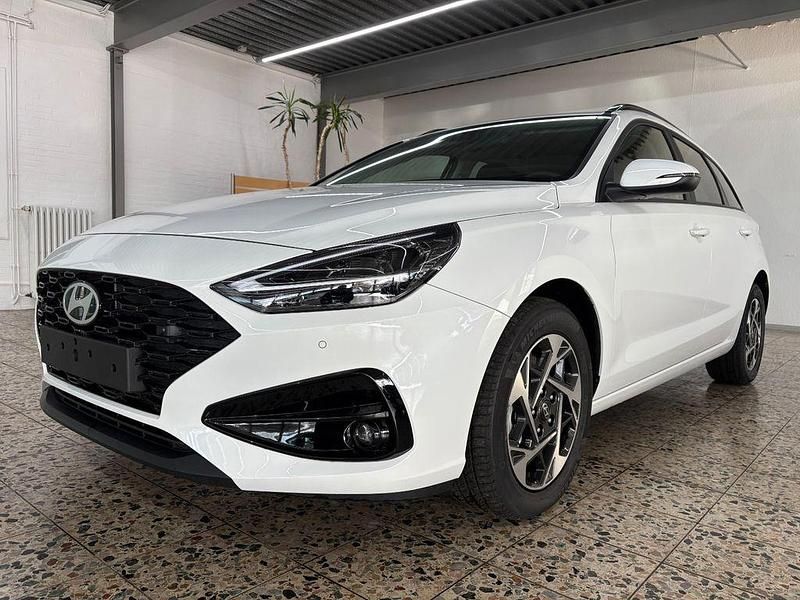 Weiß Neu 2025 Hyundai i30 Kombi | 24.975 € (Superpreis) - Bild 1/4
