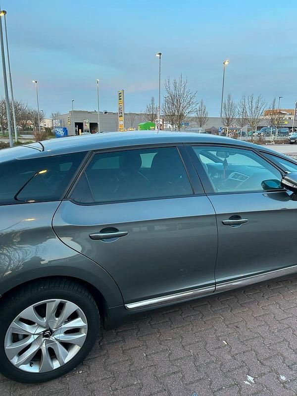 Gebraucht Citroën DS5 156 PS (114 kW) 2012 Grau Kleinwagen