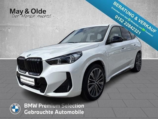 Weiss Gebraucht 2023 BMW iX1 Performance SUV | 44.990 € (Etwas zu teuer) - Bild 1/4