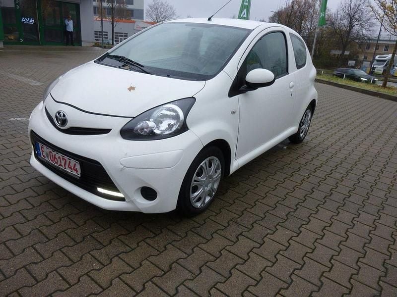 Weiß Gebraucht 2014 Toyota Aygo Cool Kleinwagen | 3.500 € (Guter Preis) - Bild 1/4
