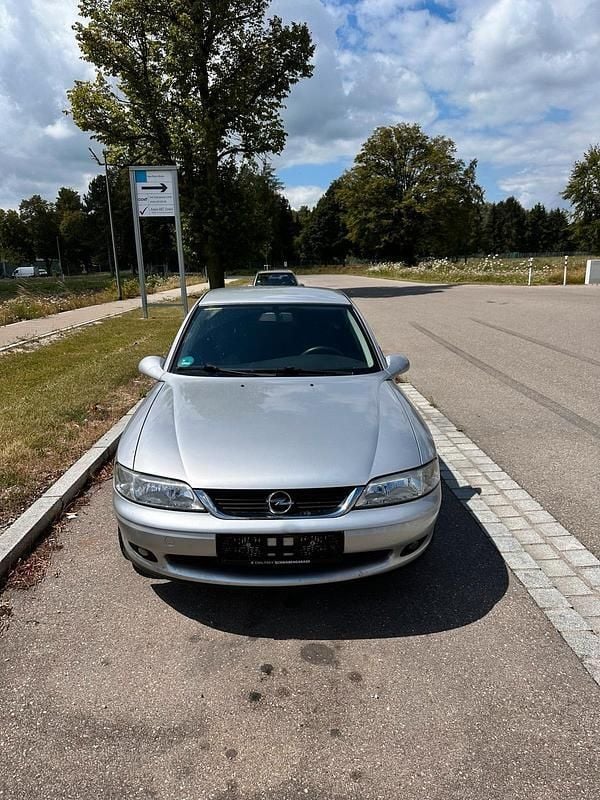 Silber Gebraucht 2001 Opel Vectra Limousine | 1.050 € - Bild 1/4