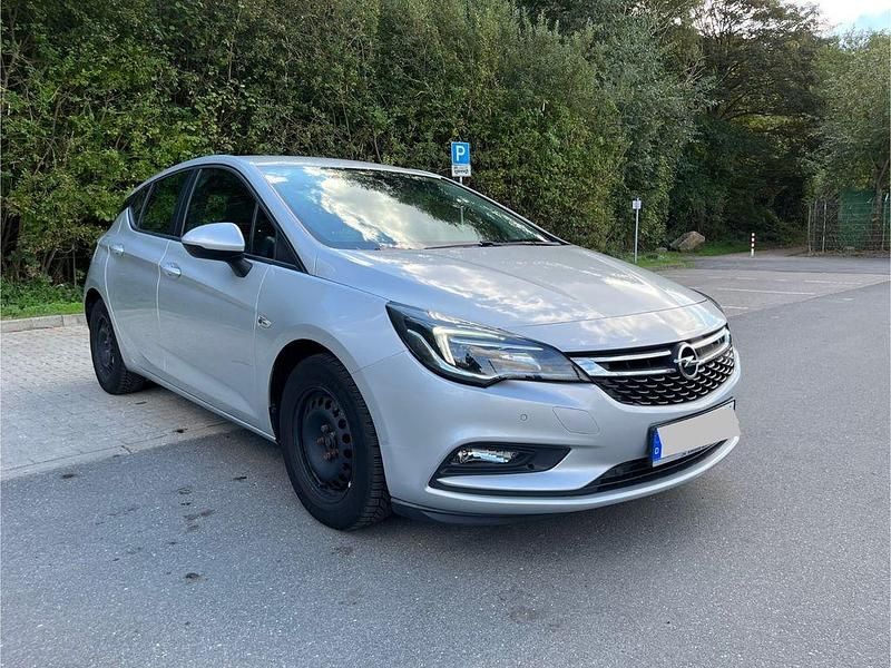 Gebraucht Opel Astra Edition 110 PS (80 kW) 2017 Silber Limousine